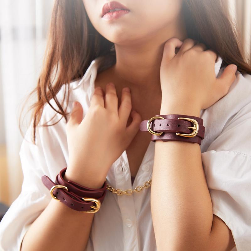 ROOMFUN Retro Red Leather Bondage Kit